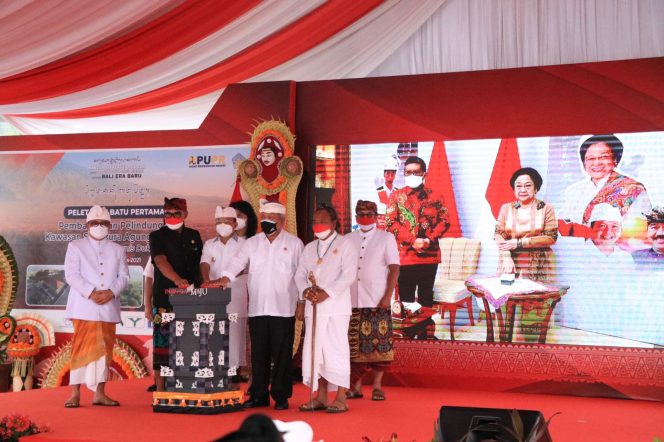 
 Megawati Resmikan Pembangunan Pelindungan Kawasan Suci Pura Besakih