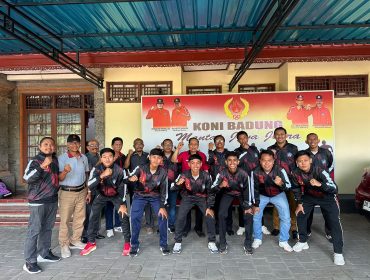 Atlet Futsal Badung bersama official yang ikut memperkuat Kontingen Bali ke BK PON di Kupang, NTT